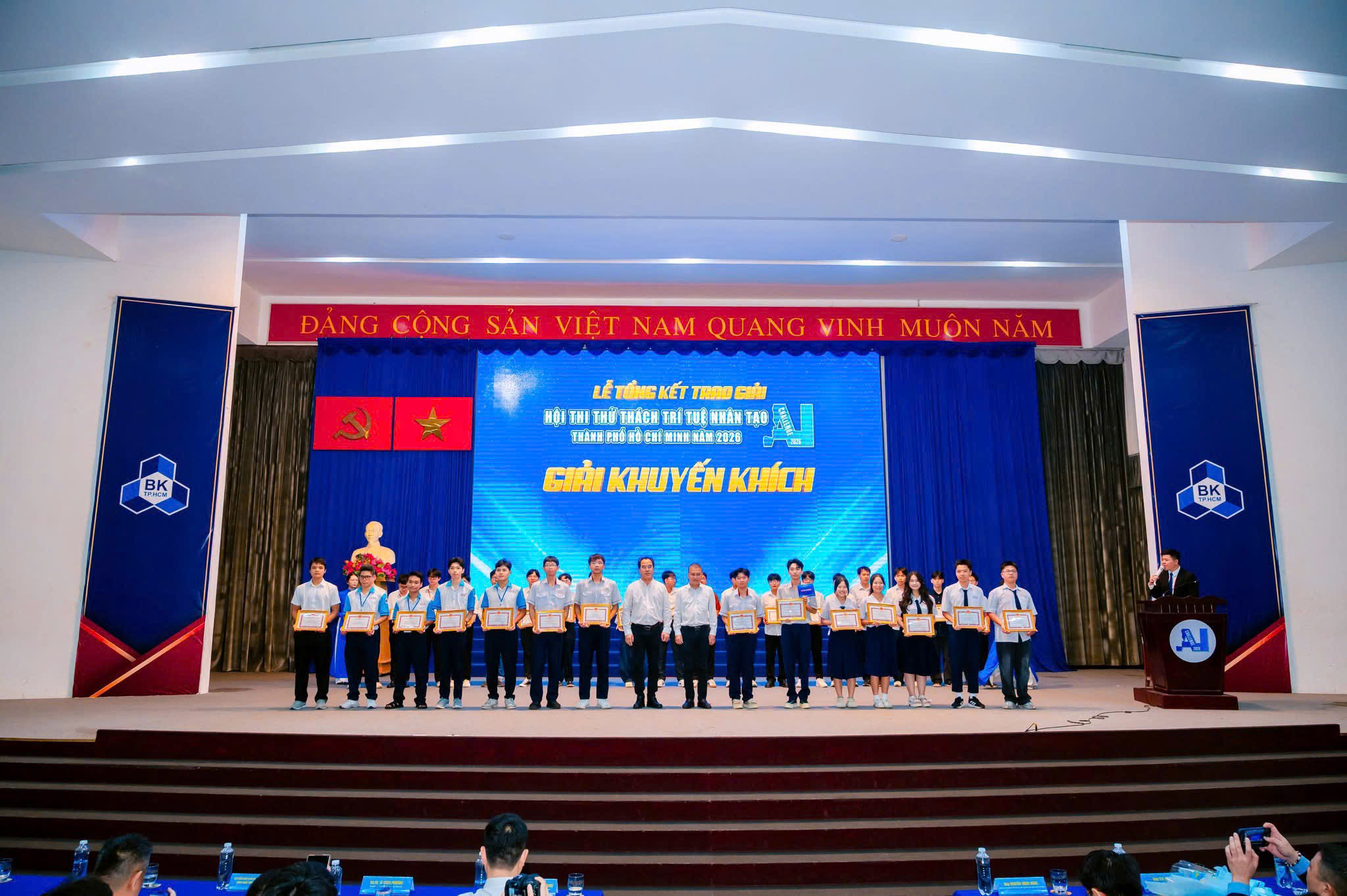 Đội 1STAR nhận Giải Khuyến khích AI Challenge TP.HCM năm 2026