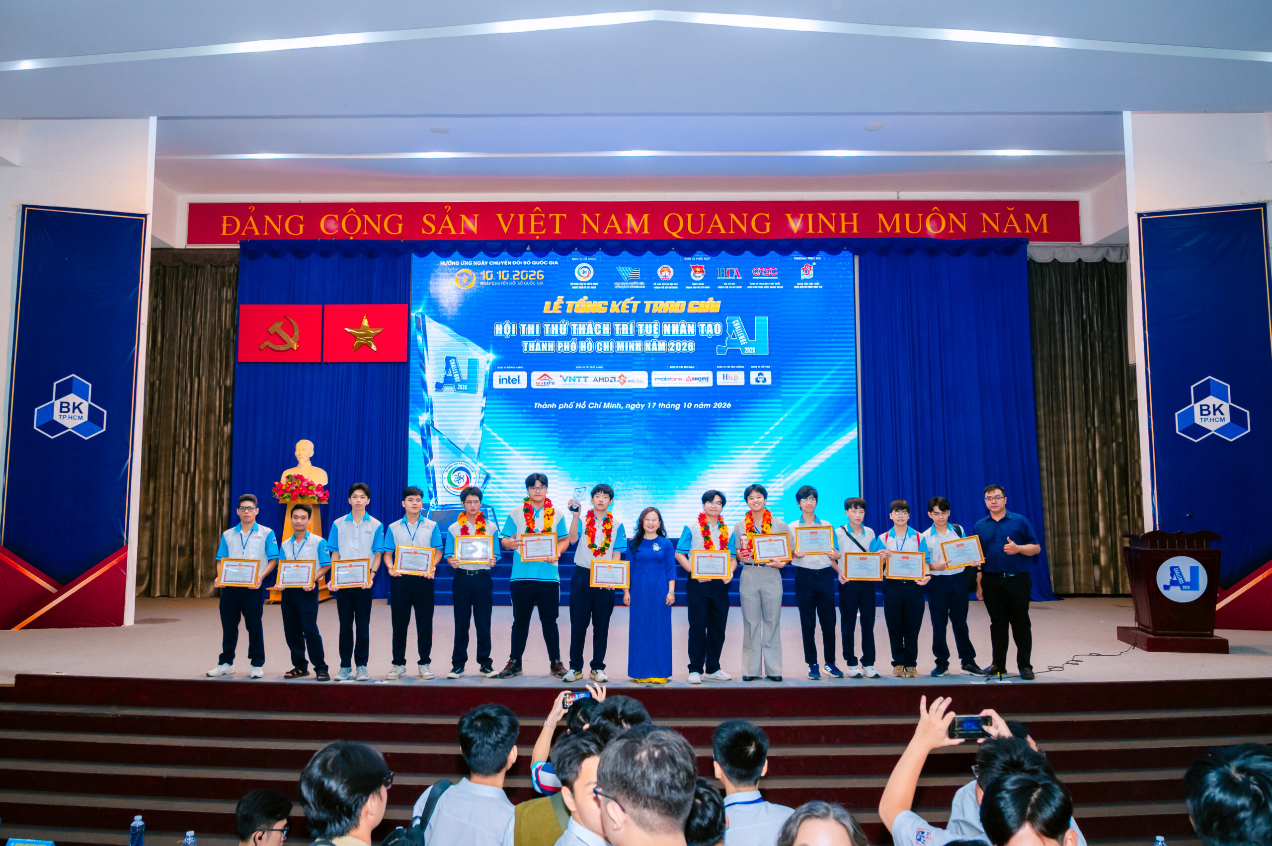 Ba đội học sinh Trường Phổ thông Năng khiếu tham dự AI Challenge TP.HCM năm 2026